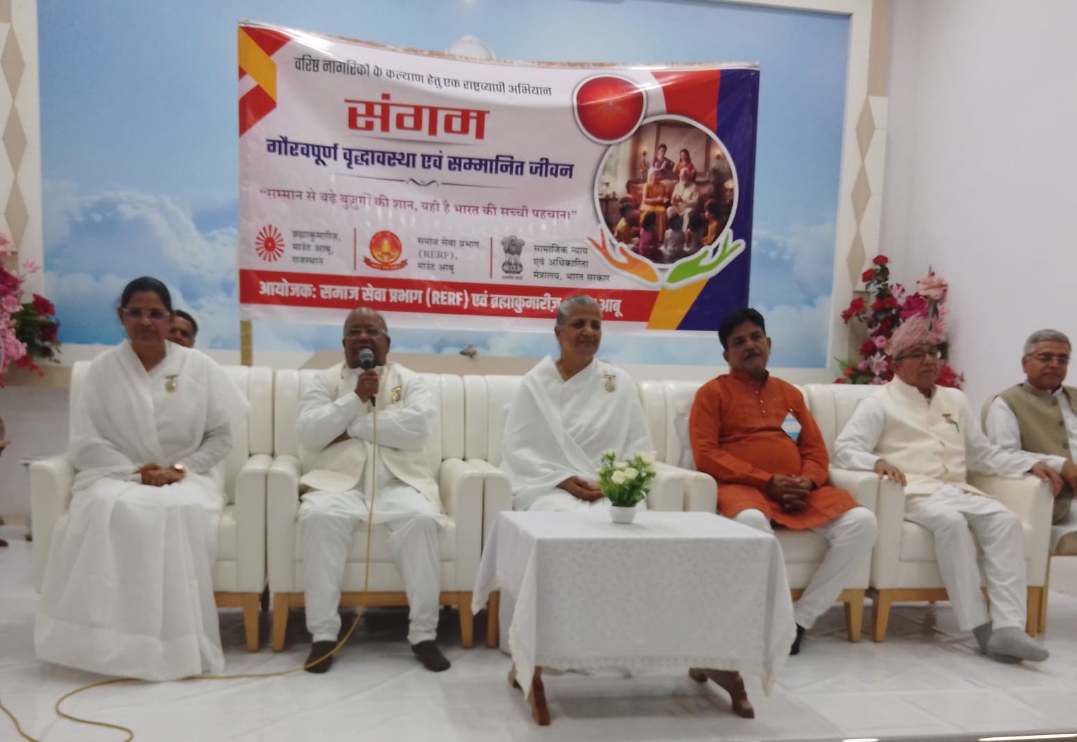 शांतिवन, आबू रोड में आनंदबा वृद्धाश्रम के वरिष्ठ नागरिकों का संगम अभियान के अंतर्गत सम्मान समारोह